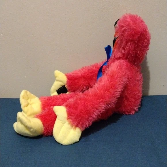 Poppy Playtime Kissy Missy Plushie - Picture 2 of 6